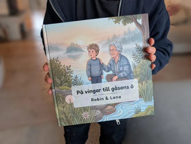 Dziecko trzyma drukowaną książkę På vingar till gåsens ö z Robinem i Leną na ilustracji na okładce.